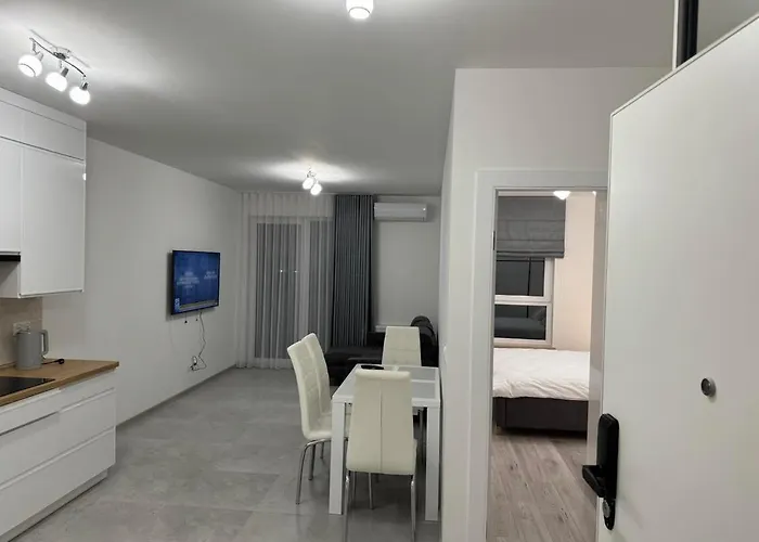 Janickiego 166 Parking Free Poznań